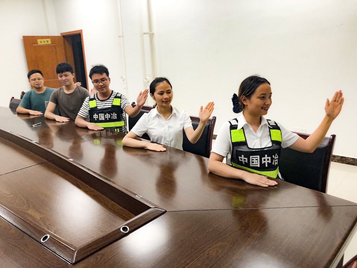 11.7月30日，三荔高速項目水各收費站組織新進職工業務知識考核，內容涵蓋了收費標準、收費范圍，文明優質服務禮儀、文明用語以及實際操作等，幫助他們盡快掌握及熟悉收費崗位各項專業技能。（三荔項目公司 吳定勇 陳宏宇）